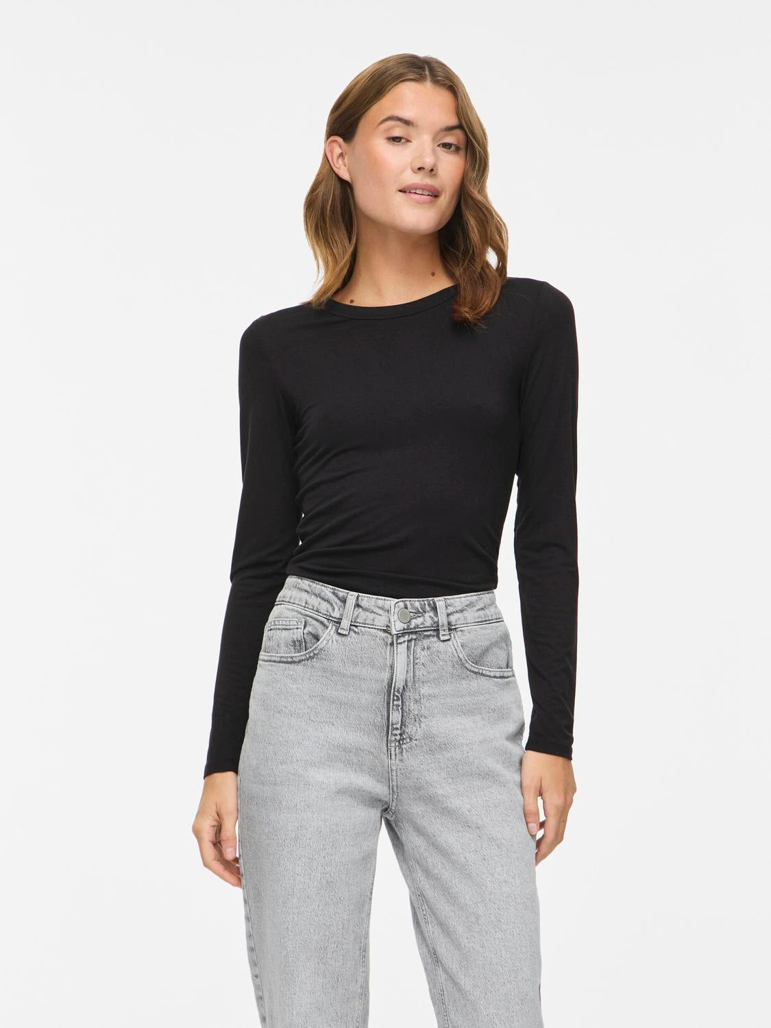 model_shot-front